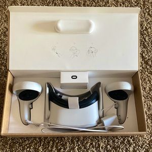 Oculus 2. Perfect condition. Barley used. Everything working.
